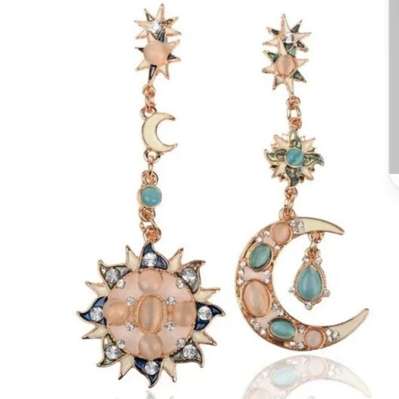 Celestial Moon & Star mis matched Earrings - Picture 4 of 4
